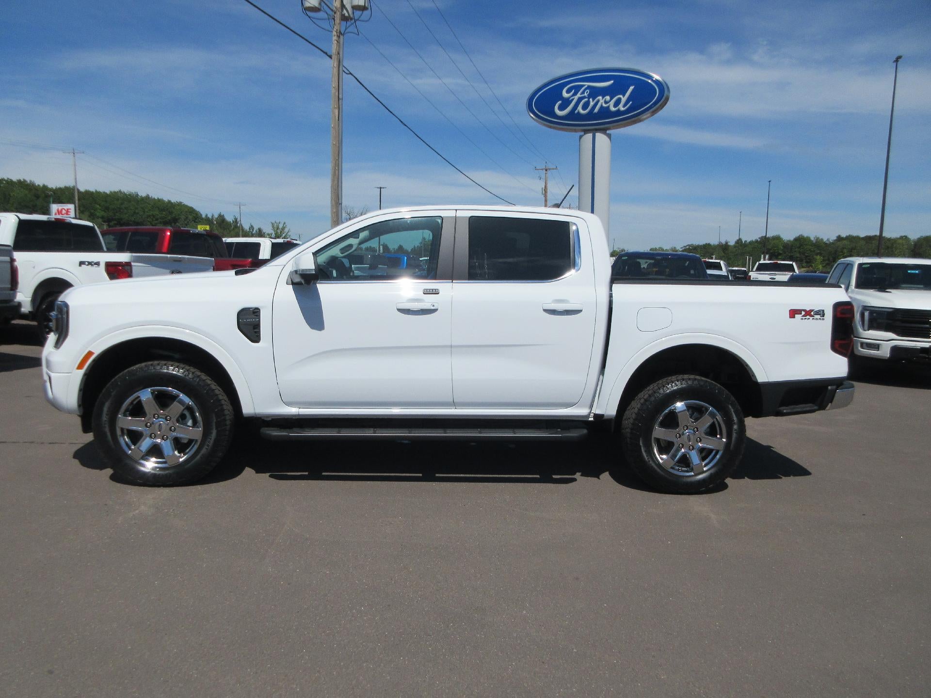 2025 Ford Ranger LARIAT 4WD SuperCrew 5' Box in Oxford White — front three-quarter view
