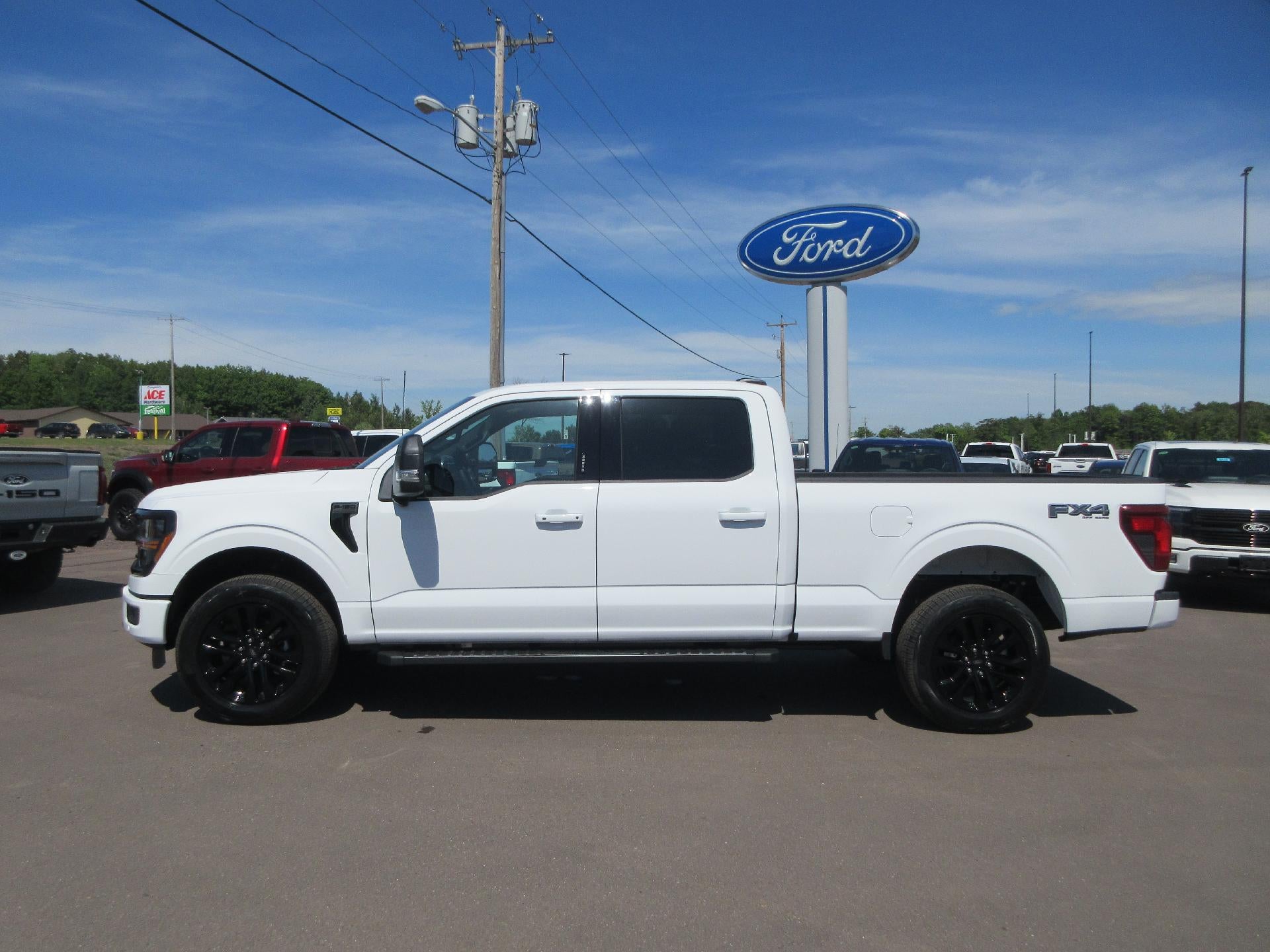 2026 Ford F-150 XLT 4WD SuperCrew 6.5' Box in Oxf White — front three-quarter view