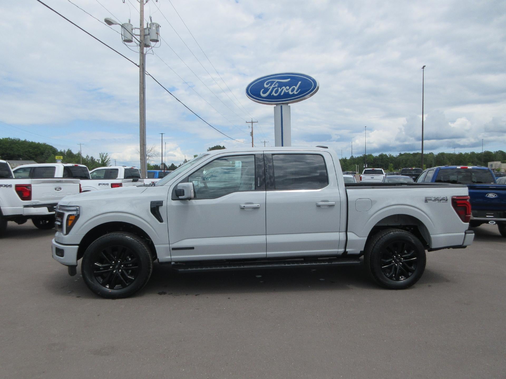 2026 Ford F-150 LARIAT 4WD SuperCrew 5.5' Box in Avalanche — front three-quarter view