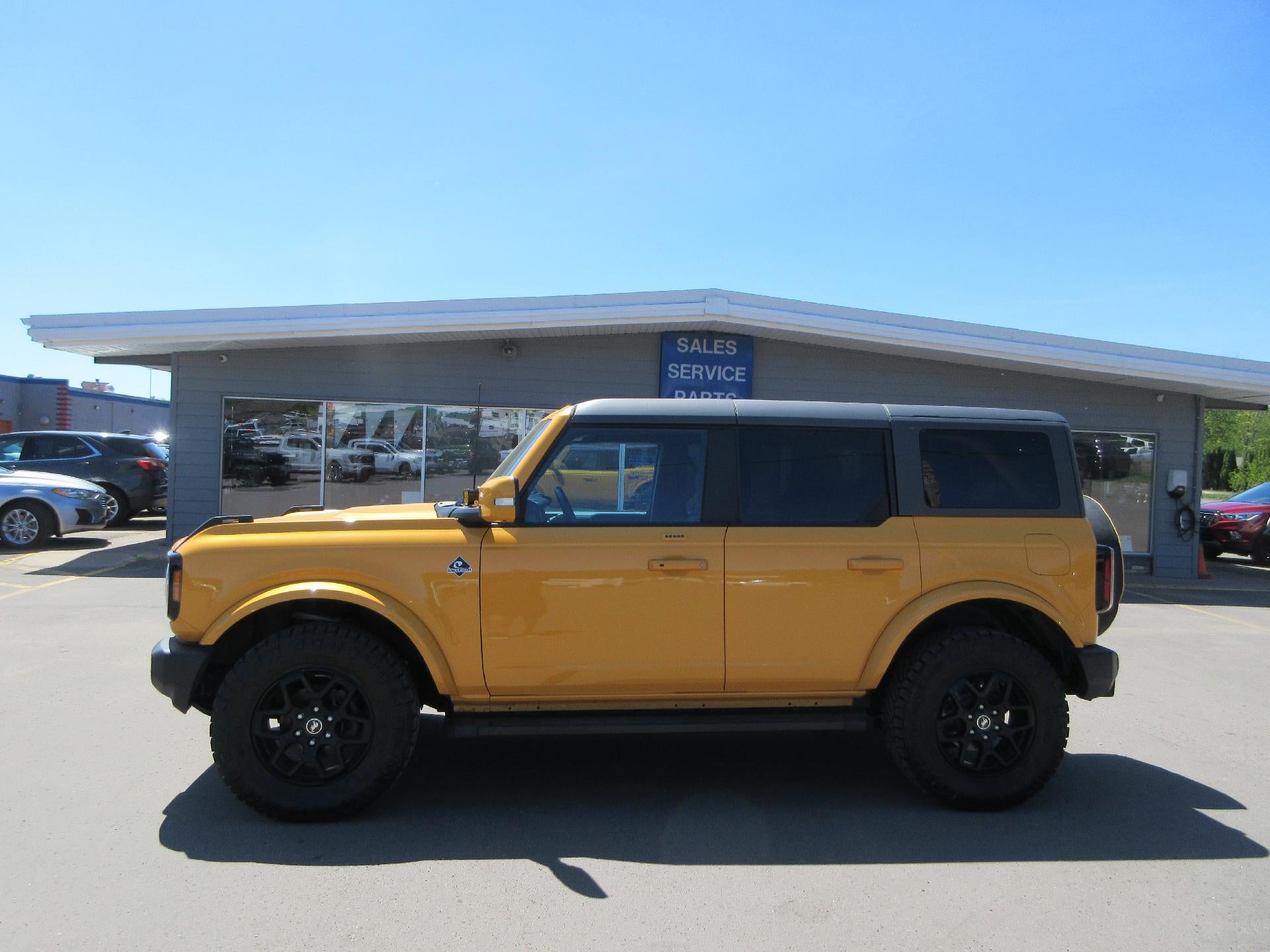 2022 Ford Bronco Outer Banks 4 Door 4x4 in Cyber Orange Metallic Tricoat — front three-quarter view