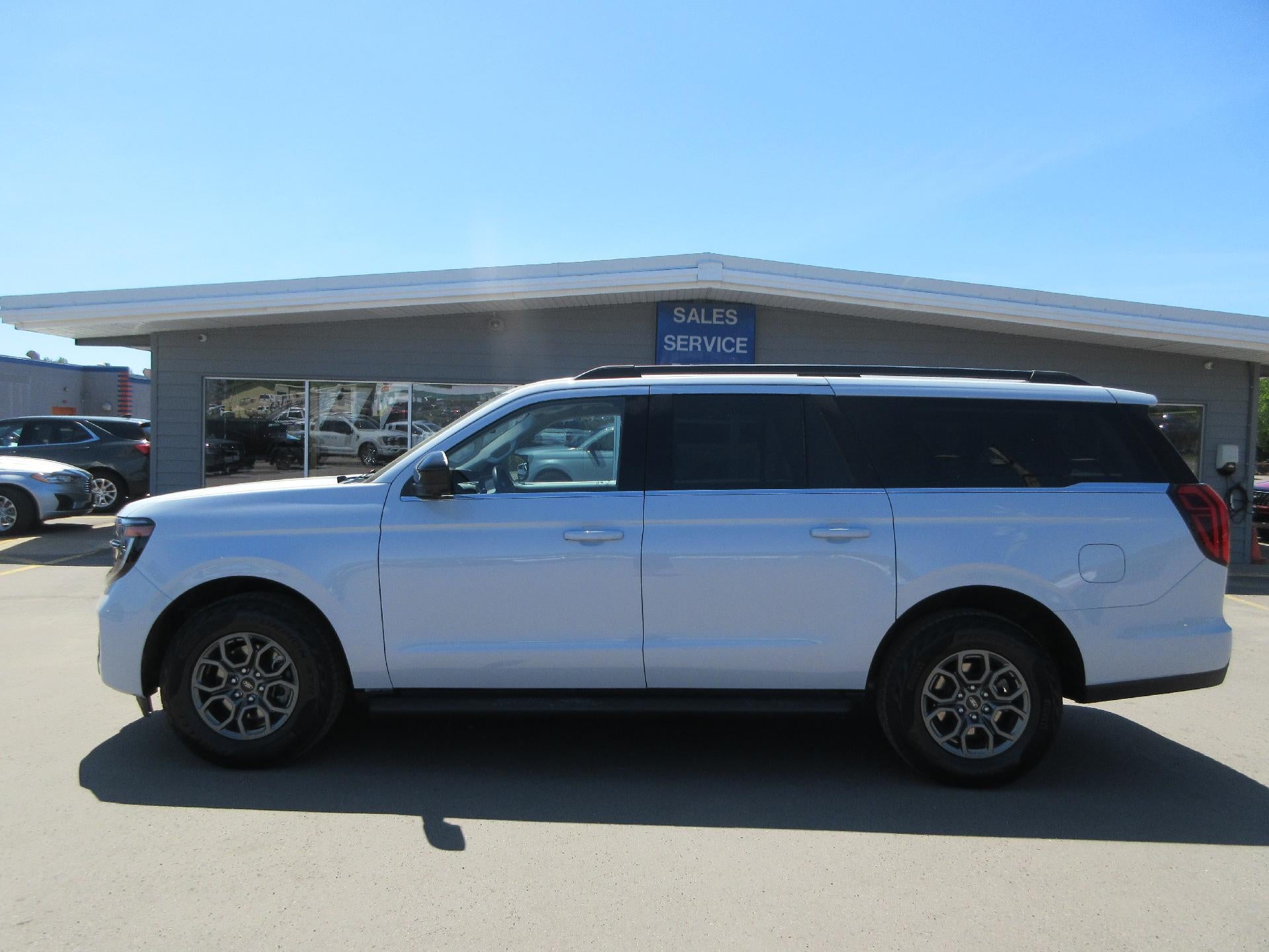 2025 Ford Expedition Max Active 4x4 in White — front three-quarter view