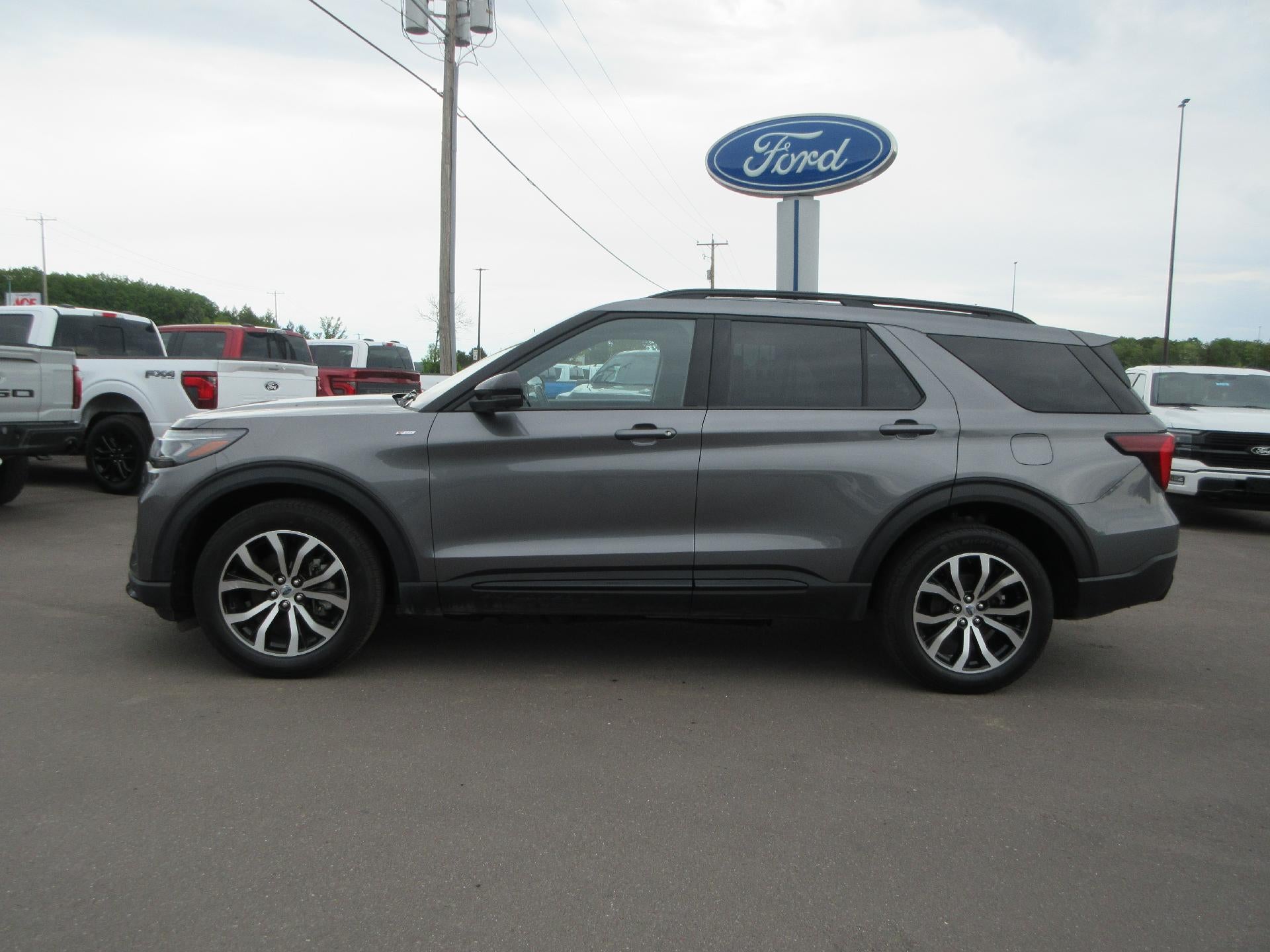 2025 Ford Explorer ST-Line 4WD in Carbonized Gray Metallic — front three-quarter view