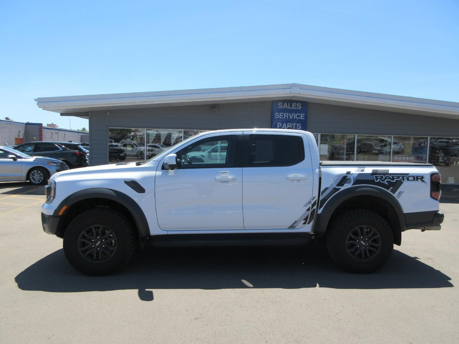 2024 Ford Ranger Raptor 4WD SuperCrew 5' Box in Oxford White — front three-quarter view