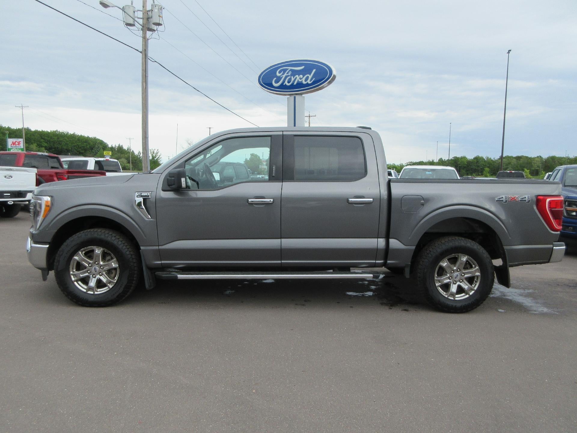 2022 Ford F-150 XLT 4WD SuperCrew 5.5' Box in Gray — front three-quarter view