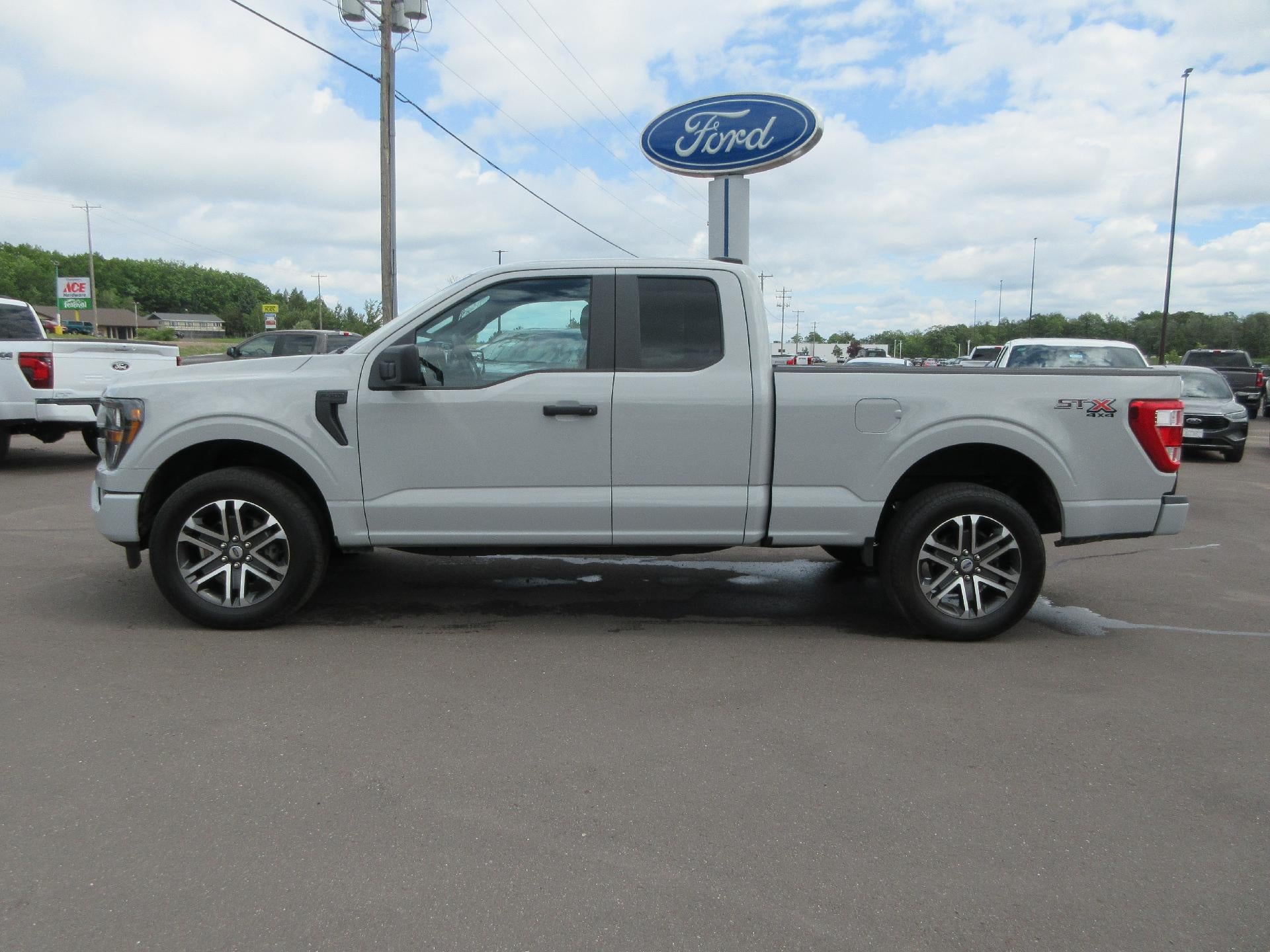 2023 Ford F-150 XL 4WD SuperCab 6.5' Box in Avalanche — front three-quarter view