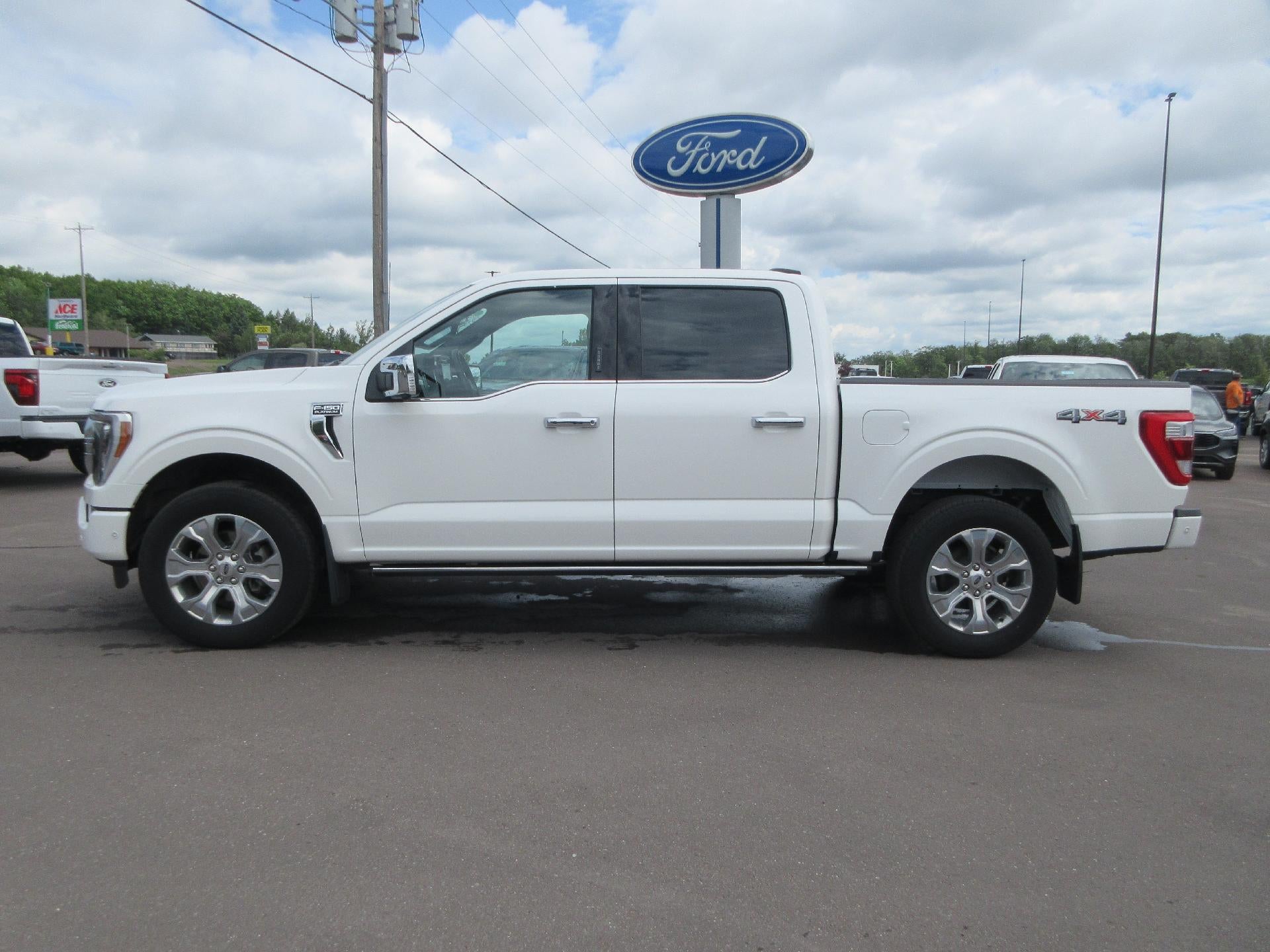 2023 Ford F-150 XL 4WD SuperCrew 5.5' Box in Star White — front three-quarter view