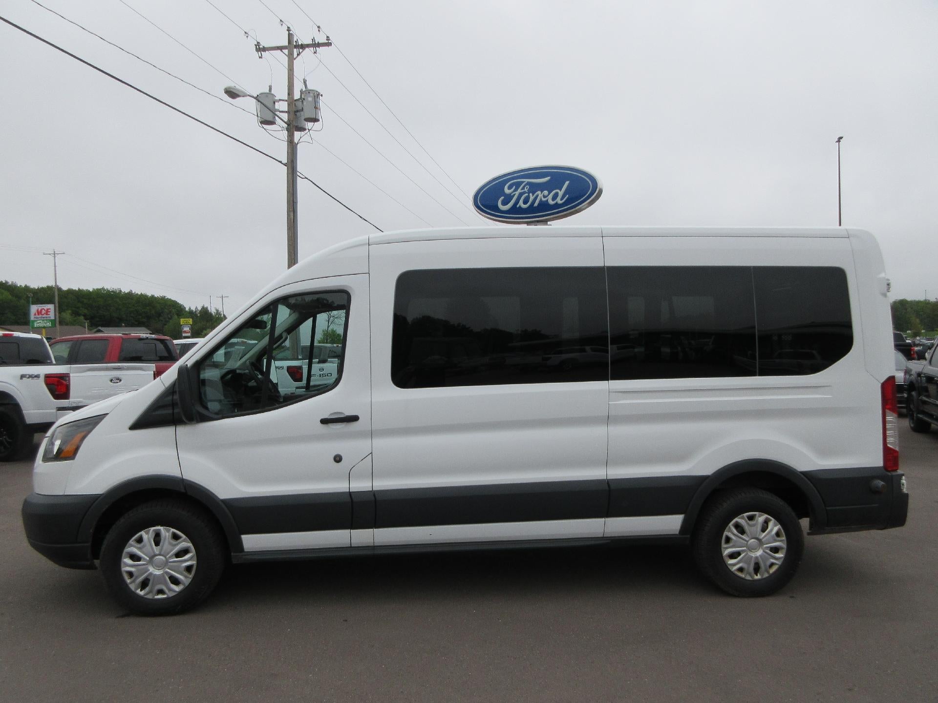2017 Ford Transit Van T-250 148" Med Rf 9000 GVWR Sliding RH Dr in Oxford White — front three-quarter view