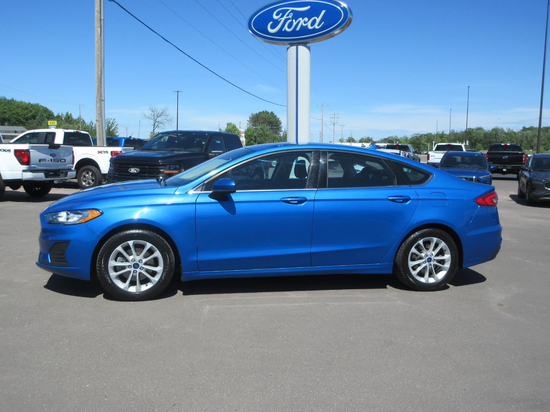 2020 Ford Fusion SE FWD in Blue — front three-quarter view